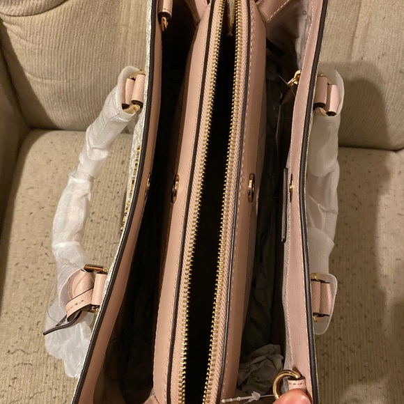 selling mk bag - Picture 3 of 3